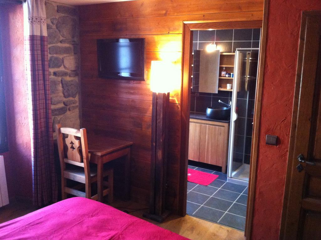 Au Chant Des Marmites Saint-Lary-Soulan Room photo